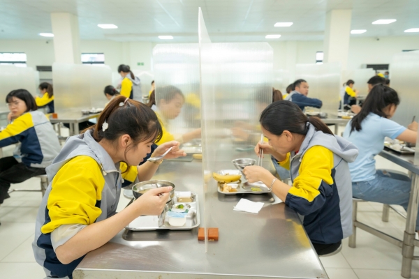 Tầm quan trọng của công ty suất ăn công nghiệp trong sự phát triển bền vững của doanh nghiệp