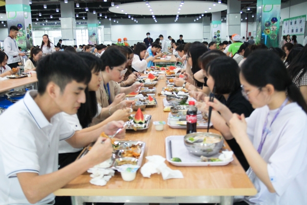 Công ty suất ăn công nghiệp và xu hướng ẩm thực hiện đại: